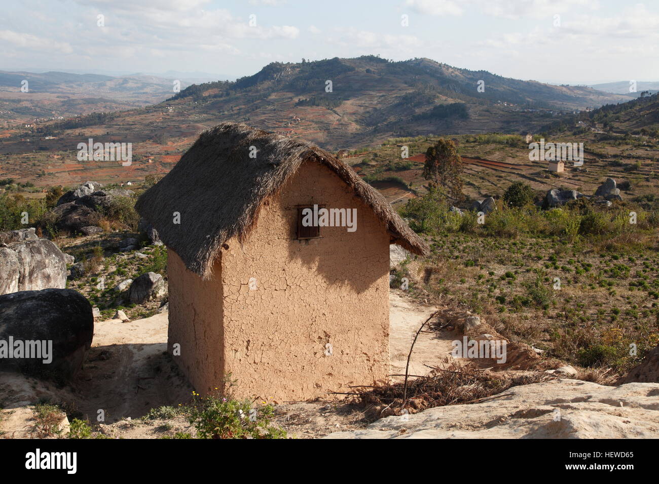 Ferme de brique de boue et de terrasses au sud d'Ambositra Banque D'Images
