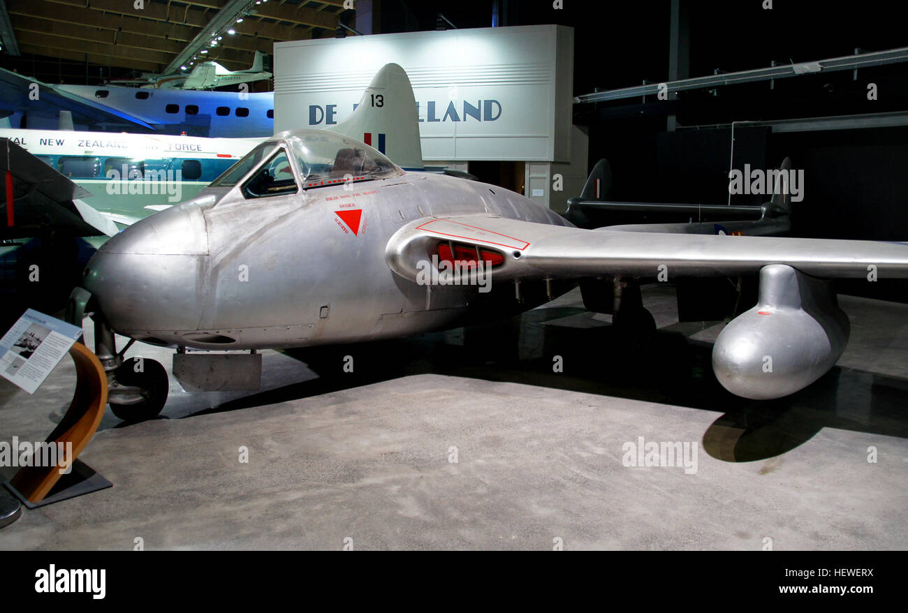Le de Havilland Vampire, développé dans les années 1940, fut l'un des premiers chasseurs à turboréacteurs. Son développement a été marqué par la création du moteur Goblin 1 et son premier vol en 1943. Banque D'Images