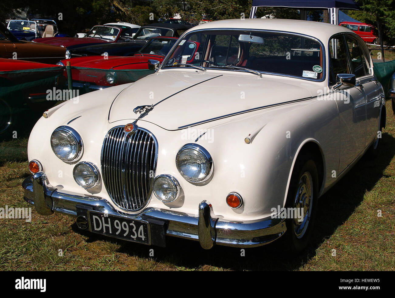 La Jaguar S-type 1967, également connue sous le nom de Jaguar 240 et 340, est une berline sport de luxe. Il dispose d'une gamme de moteurs XK I6, avec des options entre 2,5 l et 3,8 L. La voiture a une carrosserie berline 4 portes, une disposition FR, et a été produite de 1959 à 1967. Banque D'Images