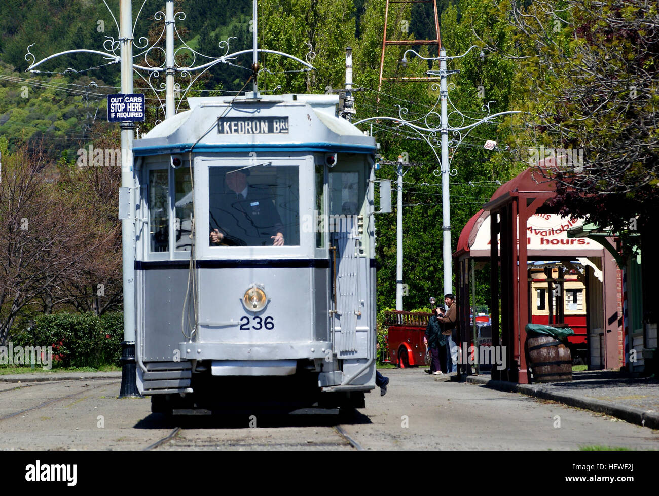 Le tramway Dreadnought, un tramway à deux bogies, a été introduit à Brisbane et partage des similitudes avec les tramways Toastrack de Sydney. Initialement équipés de freins à main, les tramways ont ensuite été équipés de freins pneumatiques. Ils ont été utilisés dans les transports publics locaux et font partie de l’histoire ferroviaire de Brisbane. Banque D'Images