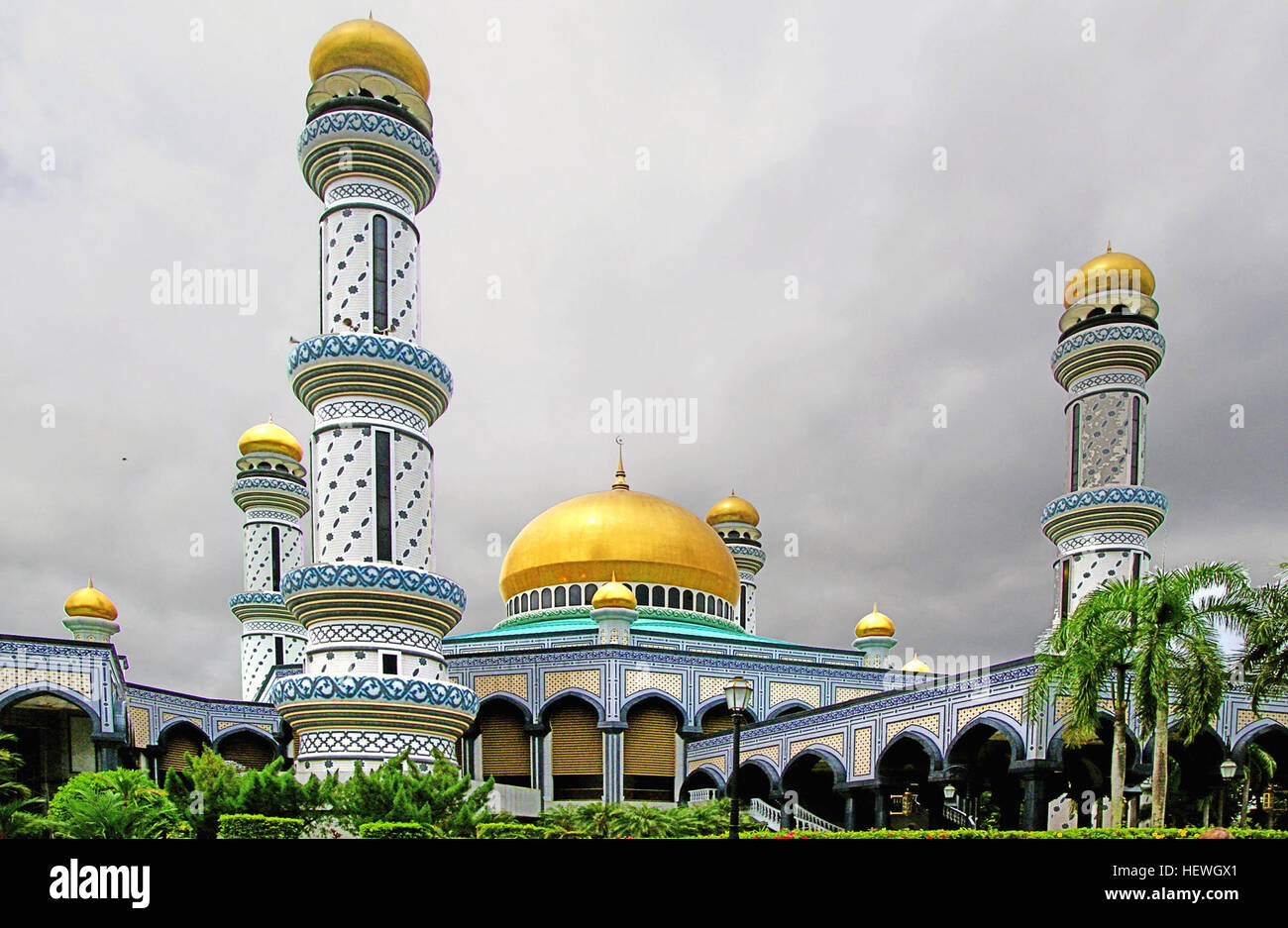 Considere Comme L Un Des Plus Beaux Monuments De L Islam Dans L Ensemble De La Region Le Magnifique Jame Asr Hassanil Bolkiah Mosque Est Le Fruit De Sa Majeste Le Sultan Haji Hassanal Bolkiah Mu Izzaddin