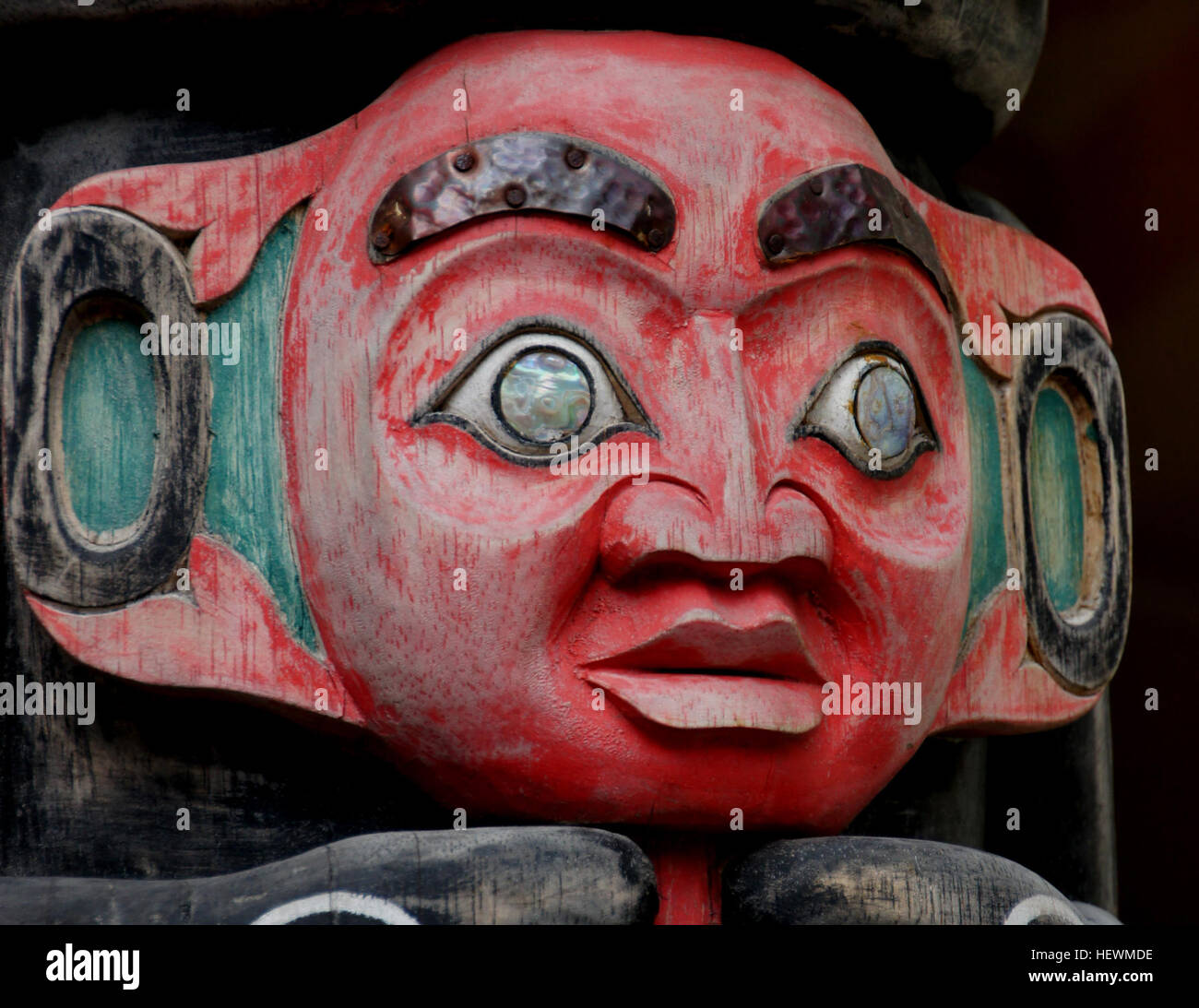 Ication (,),Indiens,masques,Alaska Skagway,Sony Alpha,Col blanc,totems Banque D'Images
