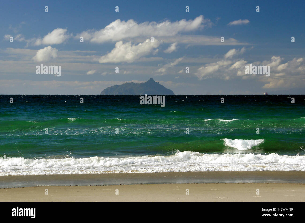 L'océan Pacifique est le plus grand océan, s'étendant à travers le monde de l'Arctique à l'océan Austral. Il est bordé par l'Asie, l'Australie et les Amériques, façonnant le climat et les écosystèmes mondiaux. Banque D'Images