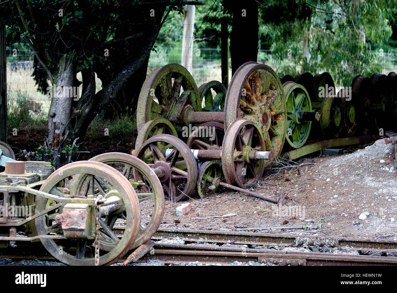 Une photographie montrant un train à vapeur au charbon restauré à Ashburton, Nouvelle-Zélande. L'image souligne l'importance historique des chemins de fer en Nouvelle-Zélande et la restauration des trains anciens. Banque D'Images