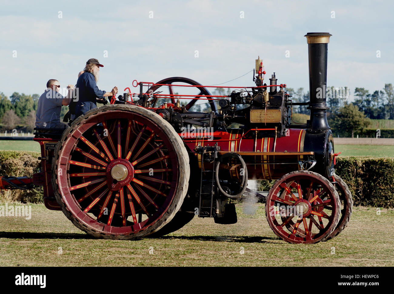 Un moteur de traction, parfois appelé locomotive de route, est un moteur à vapeur automoteur conçu pour le transport de charges lourdes ou l'alimentation de matériel agricole. Bien que grands et difficiles à manœuvrer, ces moteurs furent révolutionnaires dans les applications agricoles et de transport routier au XIXe siècle. Banque D'Images