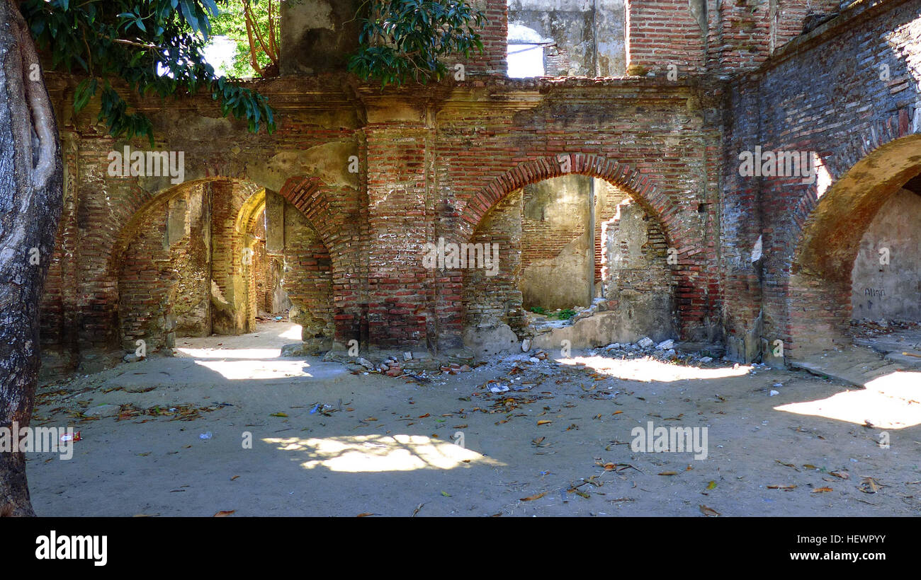 Les ruines de l'ancien couvent de Paoay, Ilocos Norte, sont un site historique important aux Philippines, avec des efforts continus pour la restauration et la préservation de l'église de Paoay et de son intégrité structurelle. Banque D'Images