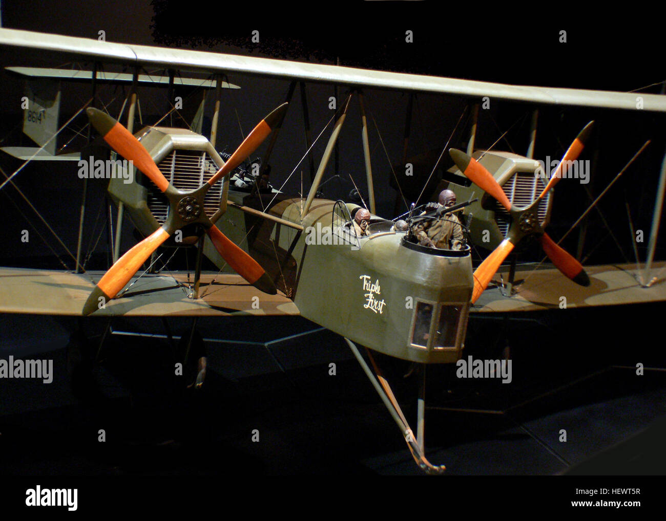 Le Vickers Vimy était un bombardier lourd britannique de la Première Guerre mondiale et après la Première Guerre mondiale. Vitesse maximale : 161 km/h Autonomie : 1 448 km longueur : 13 m Envergure : 21 m Poids : 3 222 kg Premier vol : 30 novembre 1917 type : moteur Rolls-Royce Eagle Banque D'Images