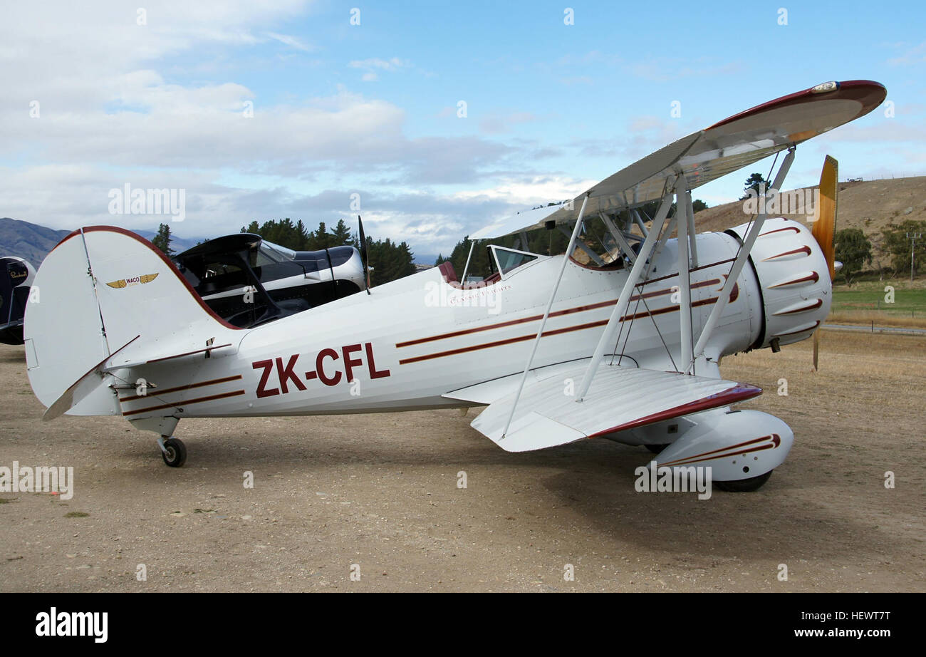 WACO Classic Aircraft Corporation, basée à Battle Creek, Michigan, se spécialise dans la fabrication de biplans d'aviation générale, en particulier le WACO Classic YMF, et restaure également des avions WACO d'époque. Leurs avions sont construits selon les plans originaux de la Waco Aircraft Company. Banque D'Images