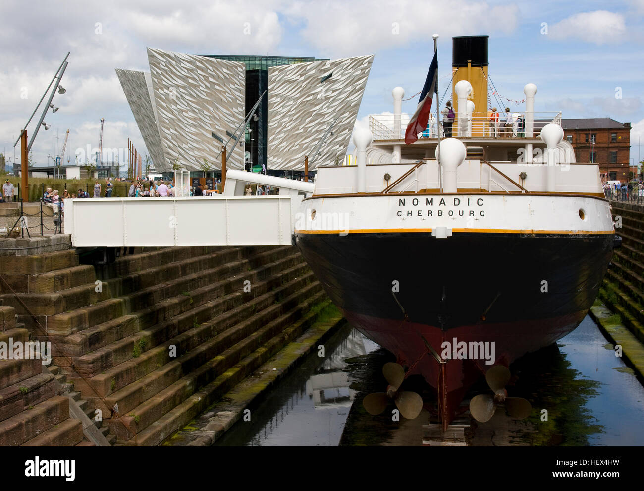S S nomades, d'offres pour le Titanic gisant dans Hamilton, station d'accueil de Belfast Titanic Titanic avec le bâtiment en arrière-plan Banque D'Images