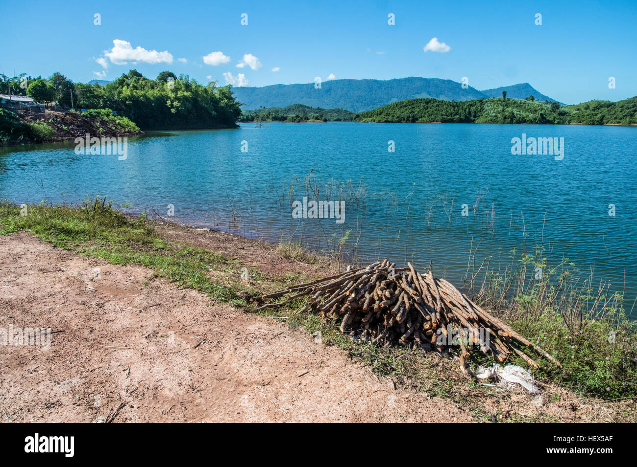 Laos rural au lac Nam Ngum Banque D'Images