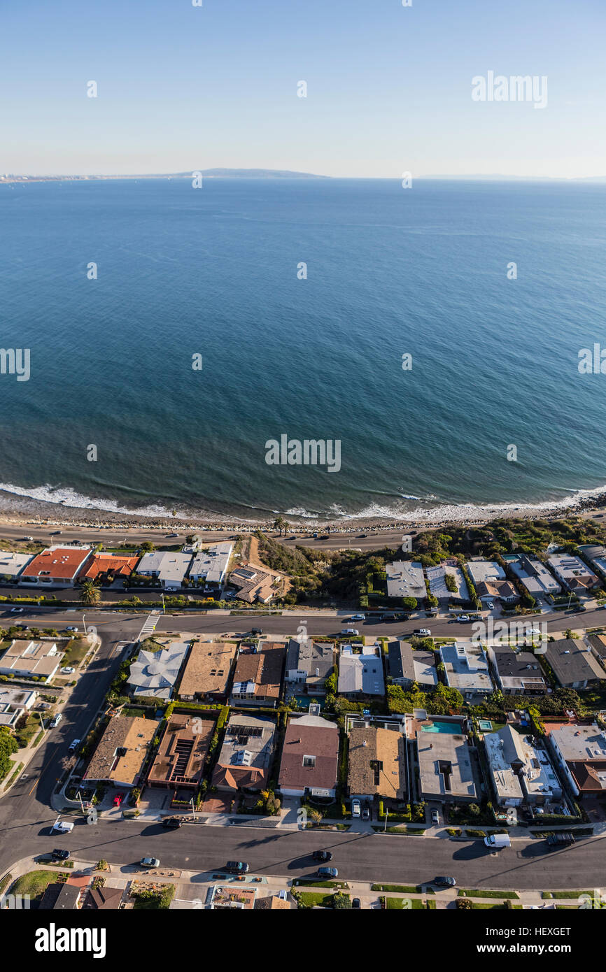 Vue aérienne de Pacific Palisades maisons de plage à Los Angeles en Californie. Banque D'Images