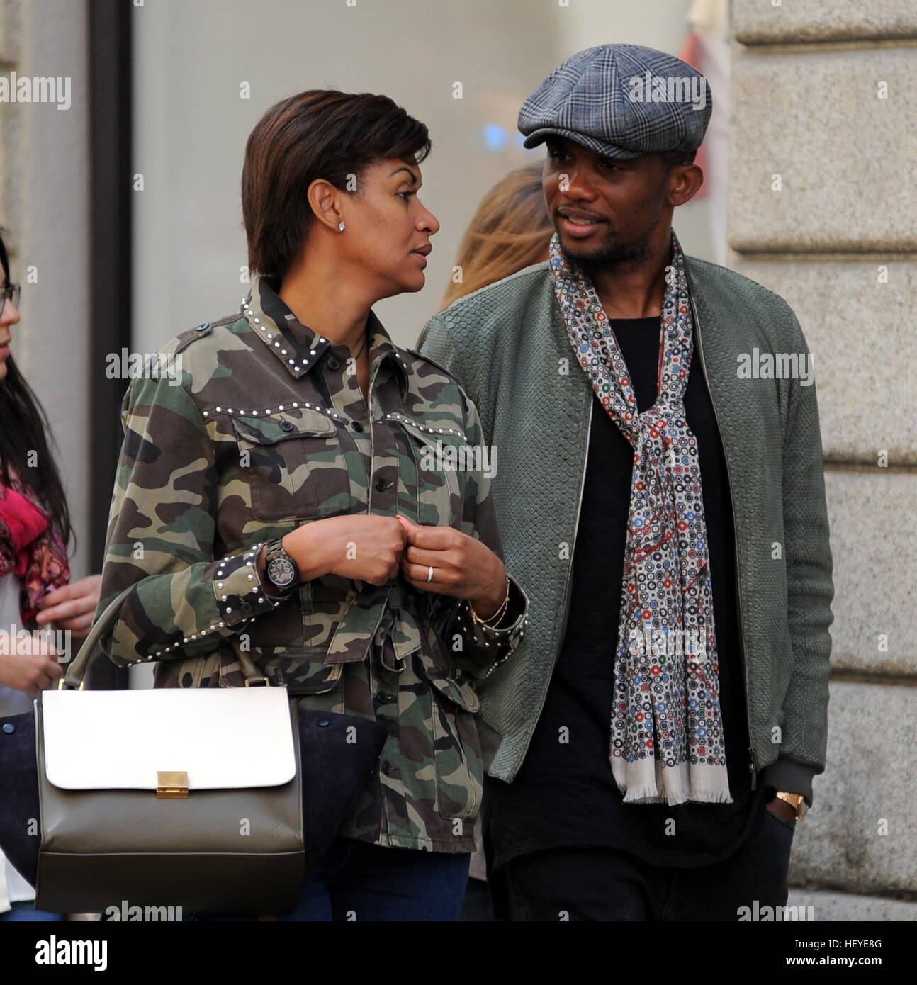 Samuel Eto'o dehors et environ à Milan avec son épouse Georgette comprend : Samuel Eto'o, Georgette Eto'o Où : Milan, Italie Quand : 24 novembre 2016 Crédit : IPA/WENN.com **Uniquement disponible pour publication au Royaume-Uni, USA, Allemagne, Autriche, Suisse** Banque D'Images