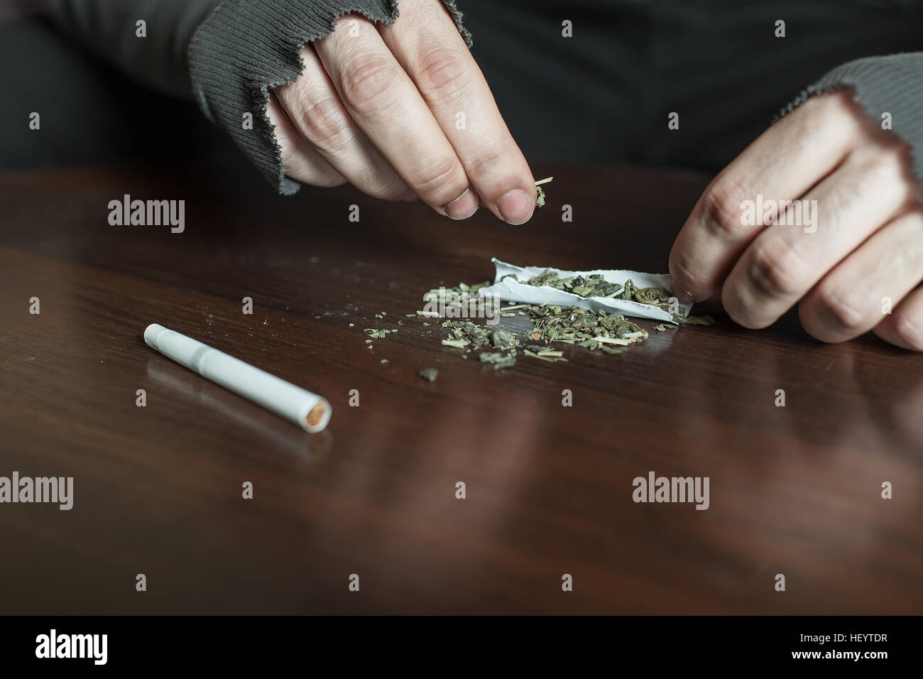 La marijuana fait mains Addict jamb libre. Banque D'Images