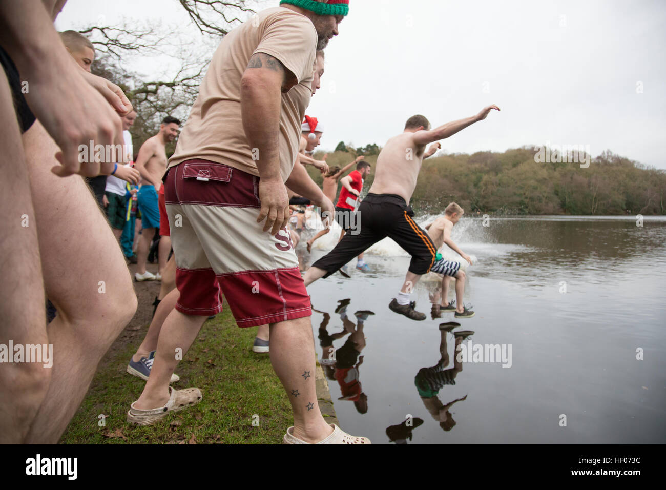 Le jour de Noël nager à Sutton par, piscine blackroot, birmingham uk Banque D'Images