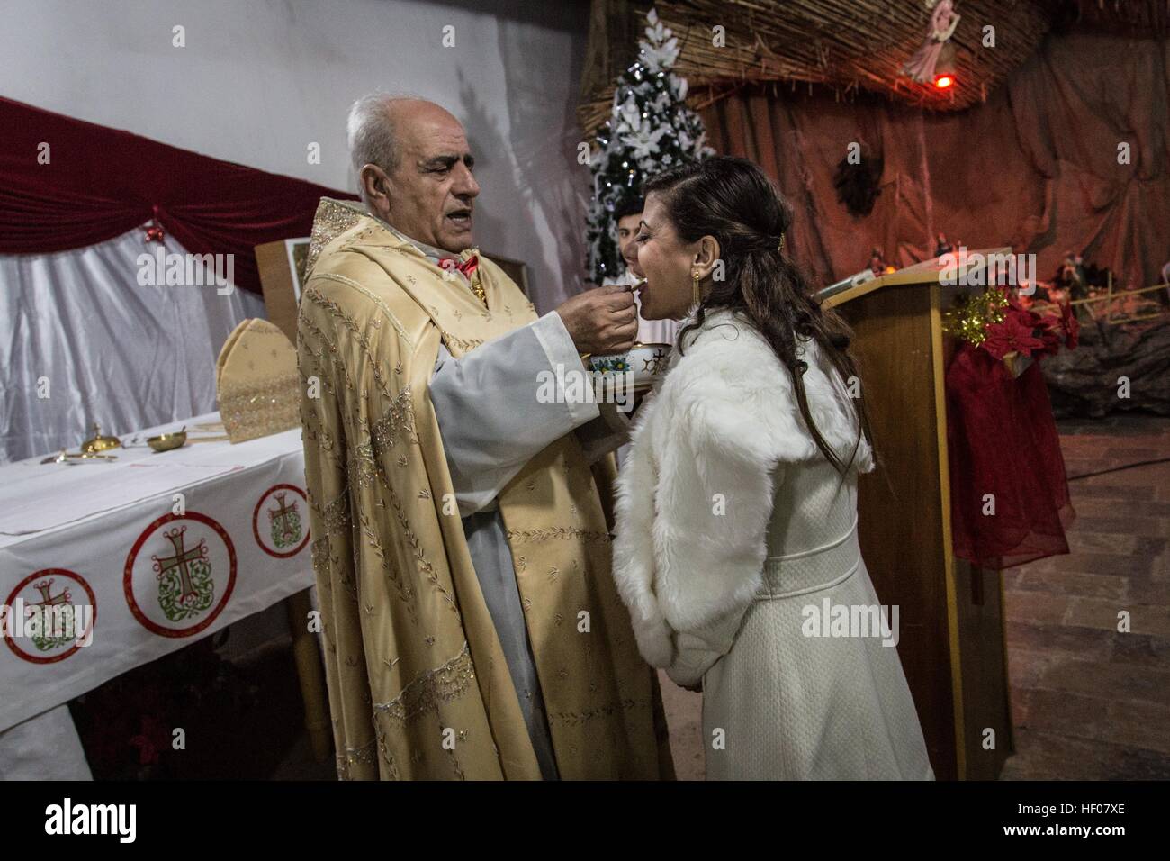 Noël à Rojava Kurdistan syrien - 24/12/2016 - Syrie / Rojava - Décembre 2016 - Kurdistan Syrien (Rojava) - Hassake - 6 églises - Portrait de la République française, l'évêque Jacques Behnan Hindo, dans son église. Le bâtiment n'est pas atteint, le conflit a cessé toute contribution. La construction a besoin de plus de millions d'être terminé. Jacques si pour le régime syrien. Il était heureux avec la reprise d'Alep, c'est une grande victoire contre les islamistes. - Chris Huby / Le Pictorium Banque D'Images