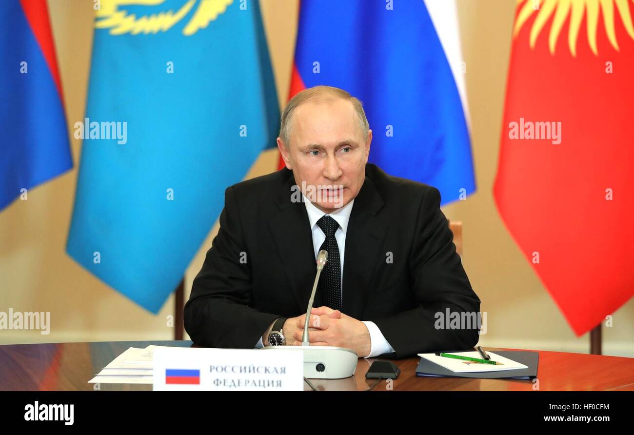 Le président russe Vladimir Poutine au cours de la réunion de l'Organisation du Traité de sécurité collective au Palais Constantin, 26 décembre 2016 à Saint-Pétersbourg, en Russie. Banque D'Images