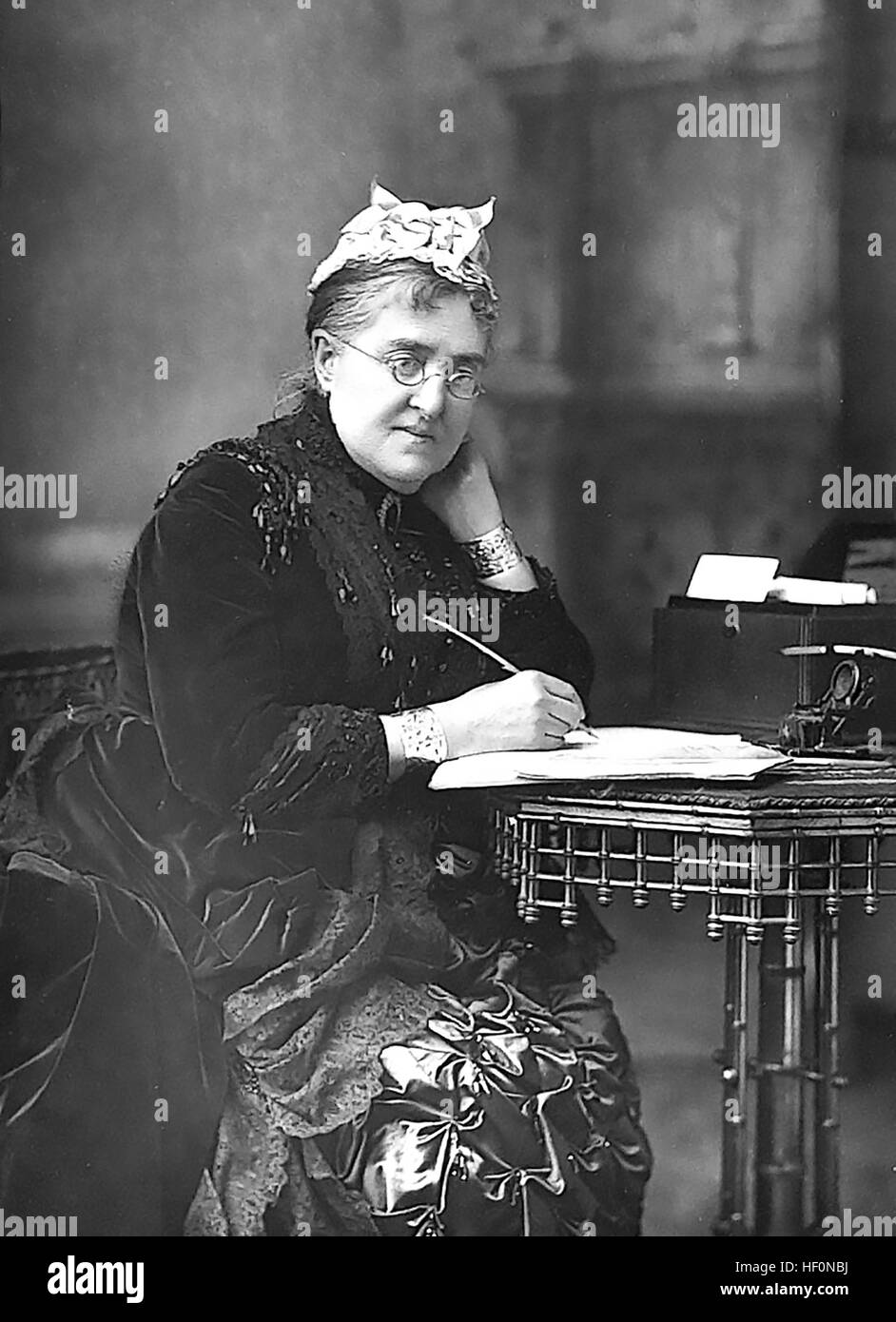 ELIZA LINTON (1822-1898), journaliste et romancière anglaise en 1890. Photo : W.& D. Downey Studio Banque D'Images