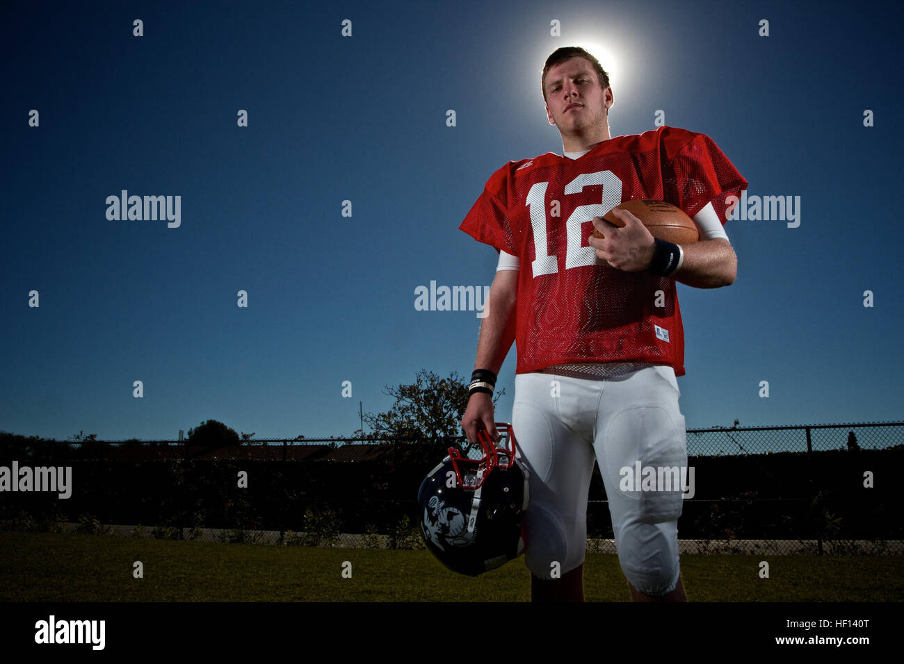 Allen Austin High School de Fayetteville de Fayetteville, Arizona, est l'un des 100 élèves du secondaire sélectionné pour jouer dans le Corps des Marines Semper Fidelis All-American Bowl Le 4 janvier 2013. Le match sera retransmis en direct sur le réseau de NFL à 18 h (PCT) du Home Depot Center de Carson, Californie Semper Fidelis All-American Bowl est la pratique de l'équipe, Jour 3 130102-M-CT639-822 Banque D'Images