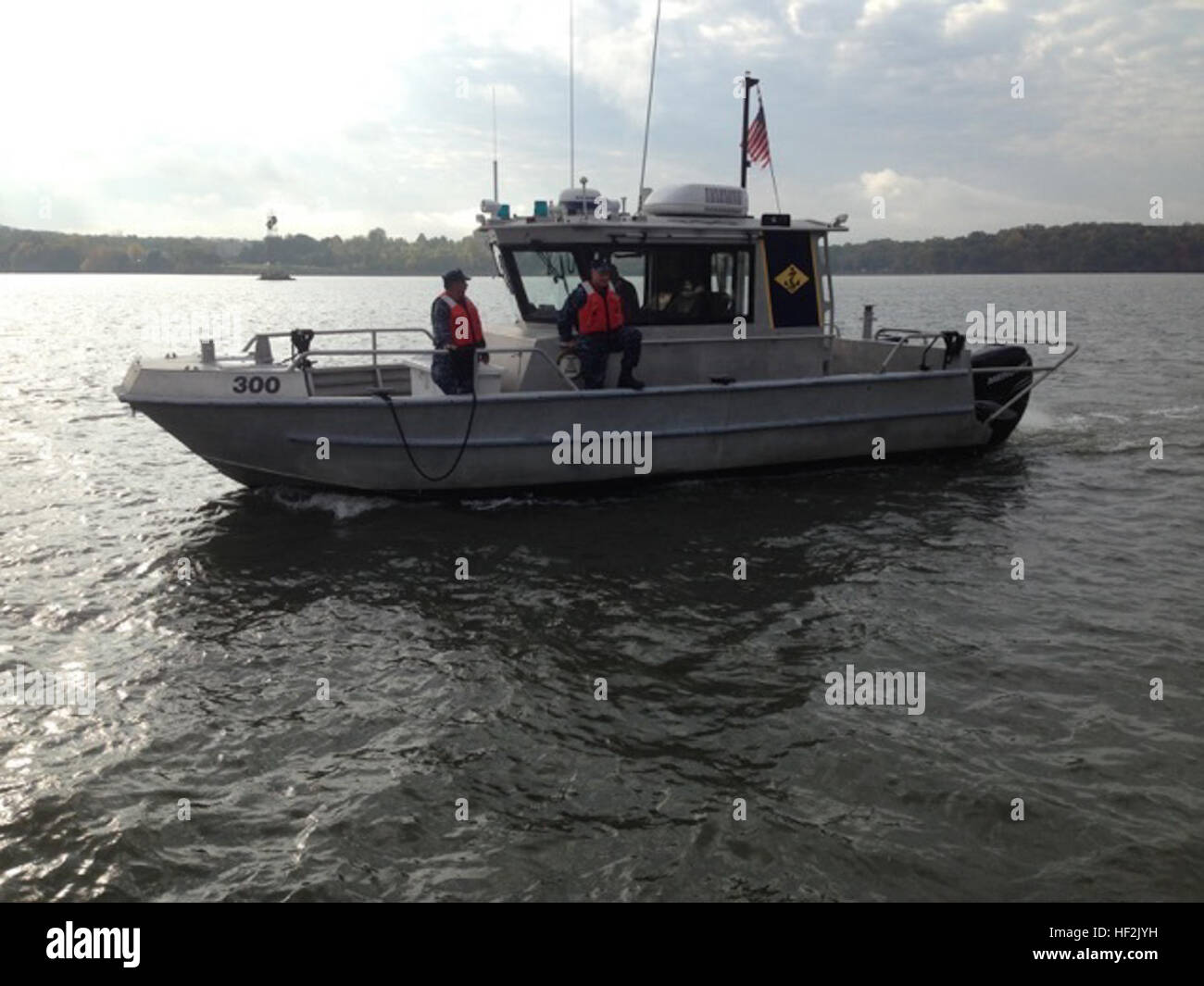 Une patrouille de la Milice navale de New York d'équipage de bateau affecté à l'Armée de secours Service fonctionne sur la rivière Hudson, près de la centrale nucléaire d'Indian Point Le vendredi et samedi, 17 et 18 octobre aux équipes de train, les travaux sur les techniques de communication, et de tester les procédures de mobilisation. Vingt cinq marins ont participé à la formation. La milice navale de New York est un état spéciale composée de la Marine et du corps des membres de la Réserve qui aussi se porter volontaire pour le service actif de l'état ainsi qu'un petit nombre de retraités militaires. (Division des affaires militaires et navales Photo de maître de 1 Steve Gauci/R Banque D'Images