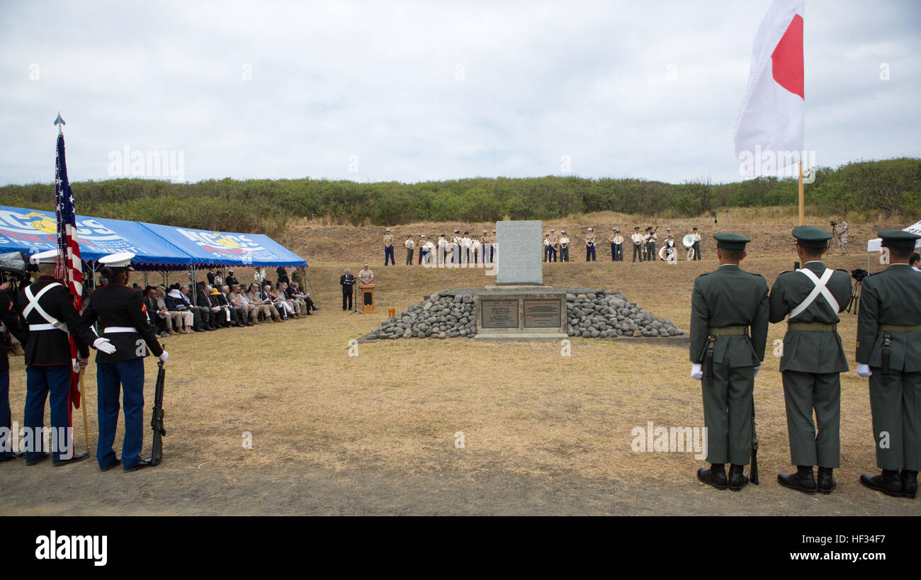 Le Iöjima Association of America et l'Association d'Iwo Jima du Japon l'hôte de la 70e anniversaire de l'honneur de la bataille d'Iwo Jima Iwo au Japon, pour le 21 mars, 2015. L'Iwo Jima Reunion de l'honneur est l'occasion pour le japonais et américains des anciens combattants et leurs familles, des dignitaires et des dirigeants des deux pays, et les Marines et les marins de III Marine Expeditionary Force d'honorer le courage des hommes qui ont combattu sur l'île il y a 70 ans. (U.S. Marine Corps photo par MCIPAC Cpl Caméra de combat. Sara A. Medina / Relâché) 70e anniversaire de l'honneur 150321-M-RN526-188 Banque D'Images