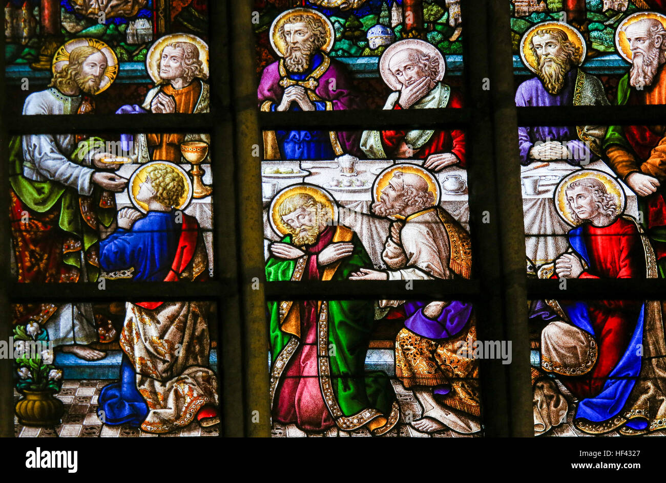 Vitrail représentant la dernière Cène le Jeudi Saint, dans la Cathédrale de Saint-bavon à Gand, Flandre orientale, Belgique. Banque D'Images