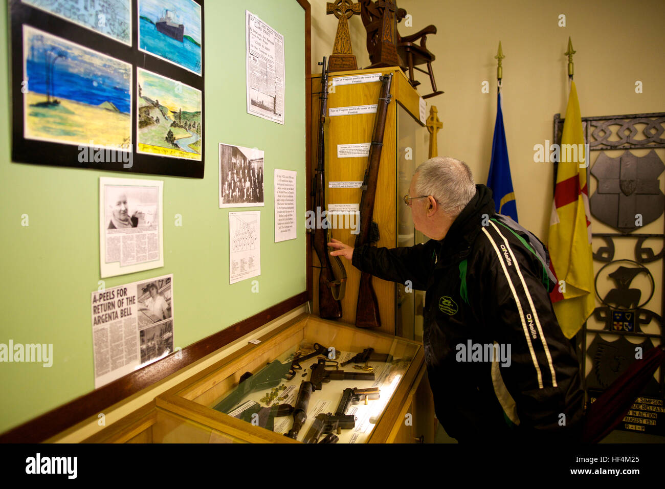 L'honneur d' d'Ira soldats - 05/01/2012 - Irlande du Nord / Ulster / Belfast - certains ex-soldats de l'IRA font aujourd'hui partie de l'association politique Cloiste, proposant des visites de Belfast et Derry - Olivier Goujon / Le Pictorium Banque D'Images