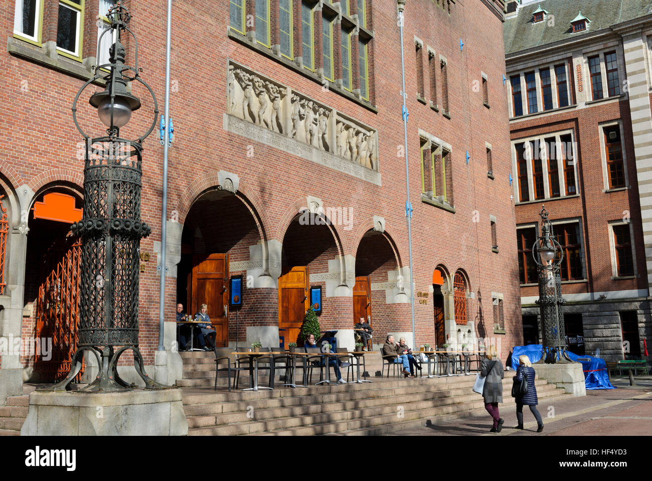 L'entrée du bâtiment de Beurs van Berlage à Amsterdam, Hollande, Pays-Bas. Banque D'Images
