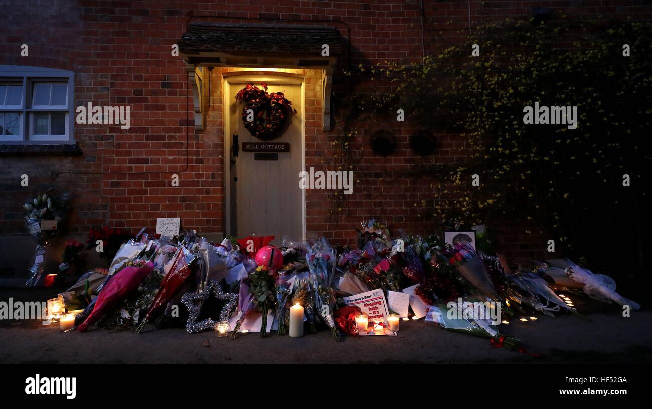 Hommages à l'extérieur de la maison de George Michael Goring dans l'Oxfordshire comme la superstar pop est décédé à l'âge de 53 ans dans des zones suspectées d'insuffisance cardiaque. Banque D'Images