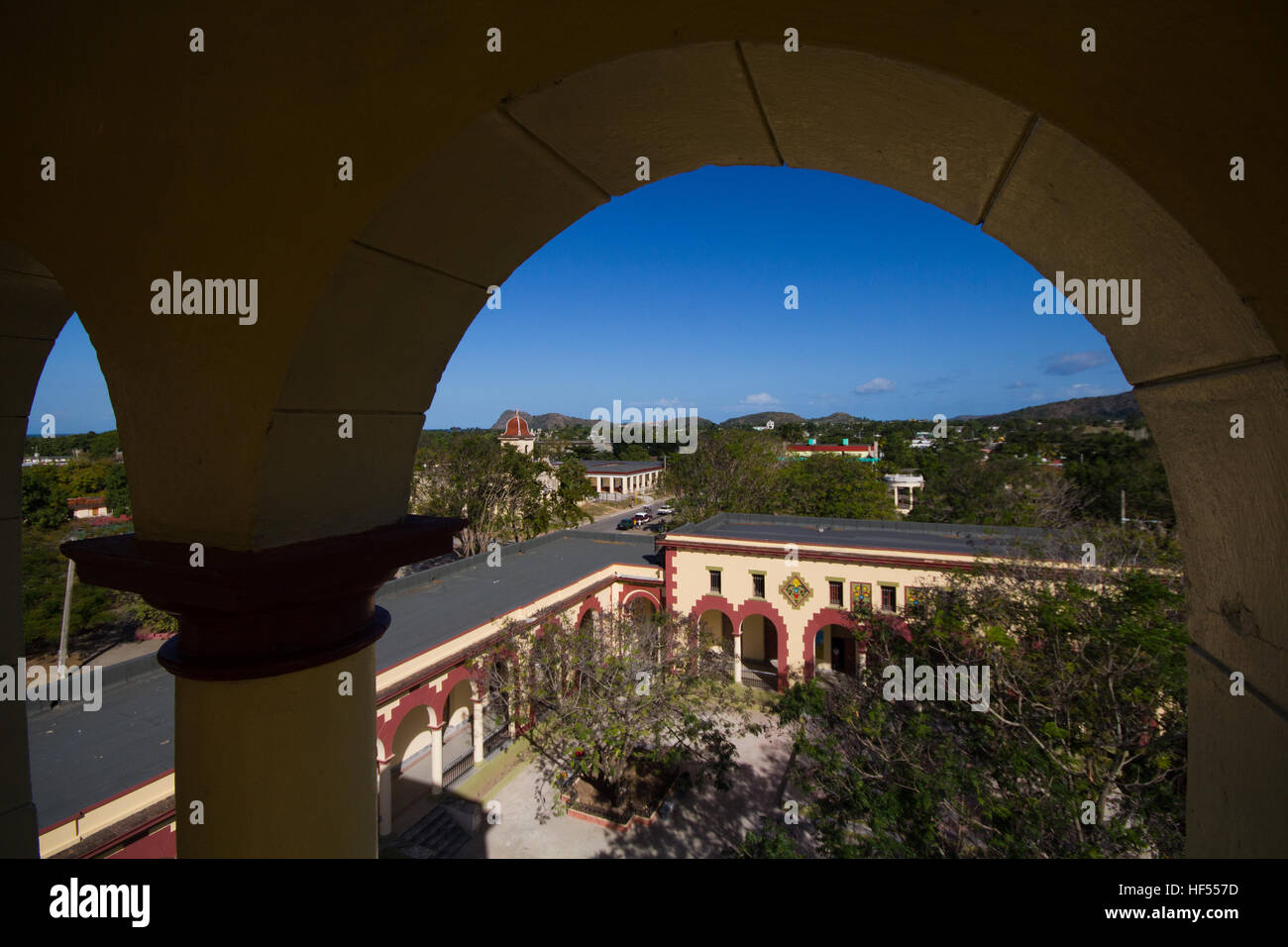 Panorama de l'art school et central plaza de Nueva Gerona sur l'Isla de la jeunesse, ou Isla de Juventud, Cuba Banque D'Images
