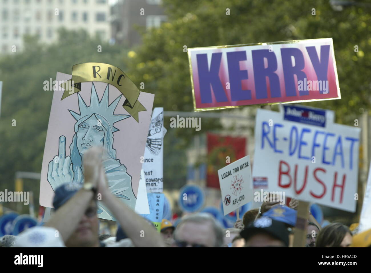 Les membres du syndicat de l'AFL-CIO se rassemblent pour protester contre George W. Bush et le GOP au cours de la Convention nationale républicaine de 2004 à New York. Banque D'Images