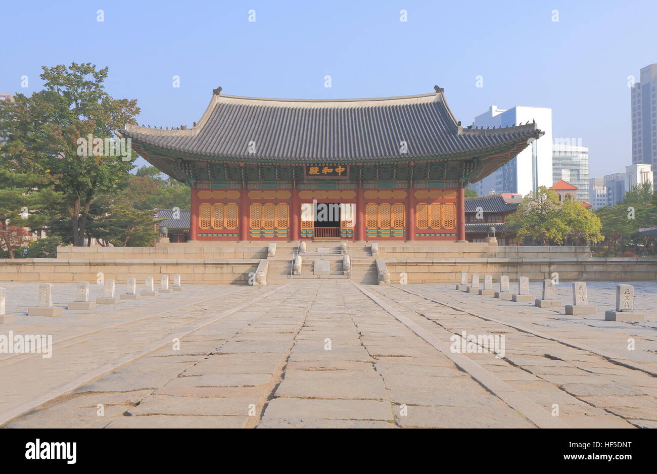 Palais Deoksugung Séoul Corée du Sud. Palais Deoksugung est un composé de murs de palais à Séoul qui a été habité par des membres de la famille royale de Corée Banque D'Images