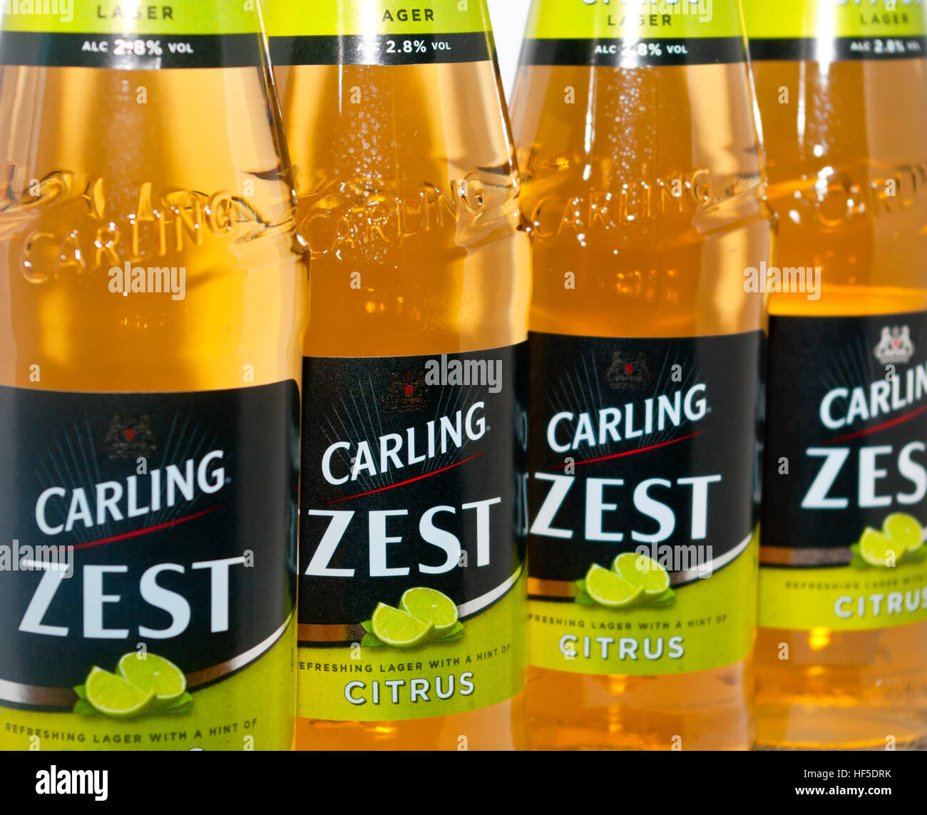 Bouteilles d'Agrumes zestes Carling Lager (Point d'intérêt au 2ème bouteille) Banque D'Images