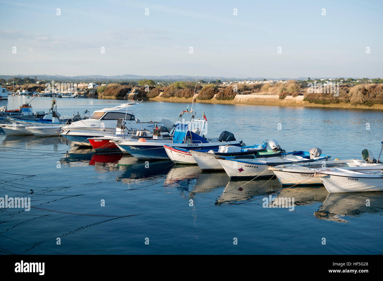 Le paysage et l'autre à la ville de Fuseta dans l'Algarve au sud du Portugal dans l'Europe. Banque D'Images