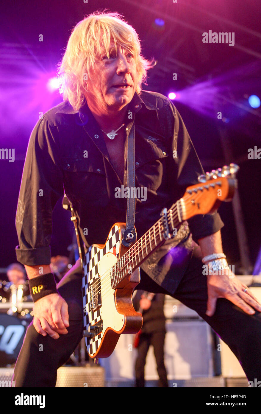 Status Quo guitariste Rick Parfitt en concert à Thetford, Norfolk, en 2008. Banque D'Images