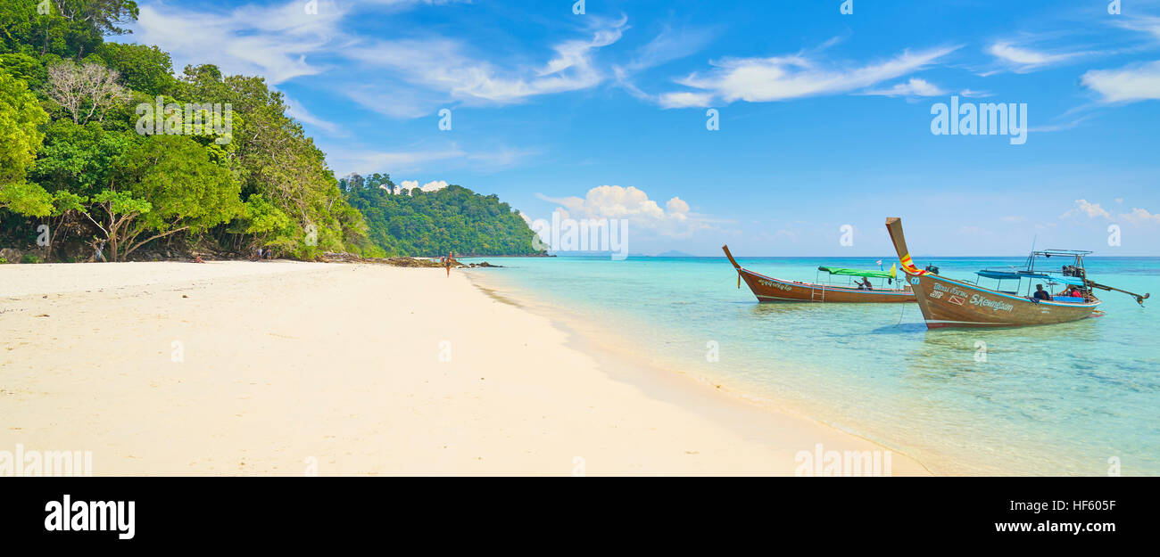 Plage de sable à Bu Bu), province de Krabi, Thaïlande Banque D'Images