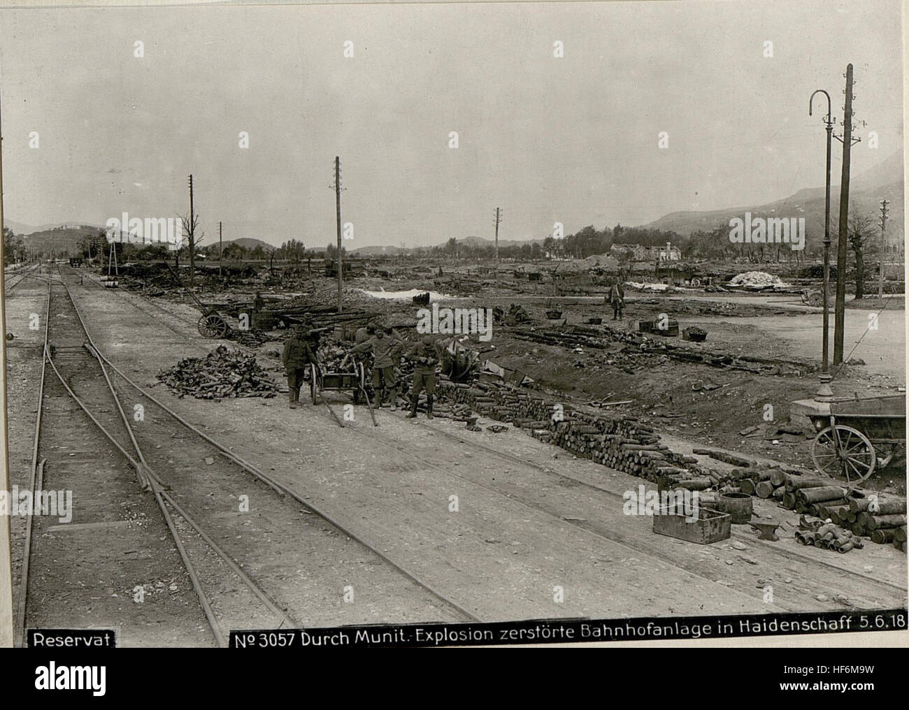 Ces images sont marquées 'réservées' et n'étaient pas destinées à la publication en raison de leur contenu informatif, gare ferroviaire endommagée par explosion à Haidenschaff, 5 juin 1918, première Guerre mondiale, collections Europeana 1914 - 1918 Banque D'Images