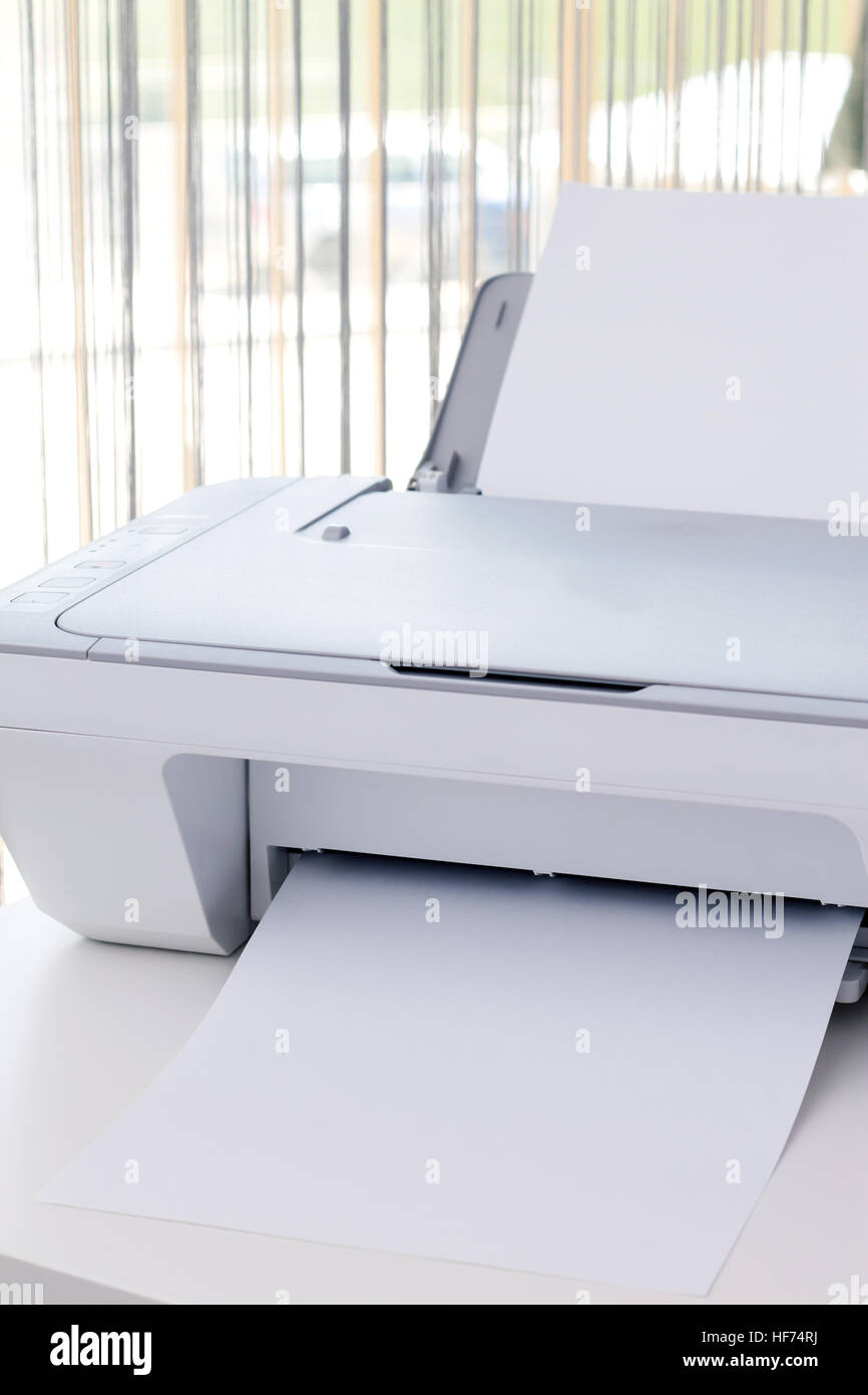 Imprimante blanc sur le desk in office Banque D'Images