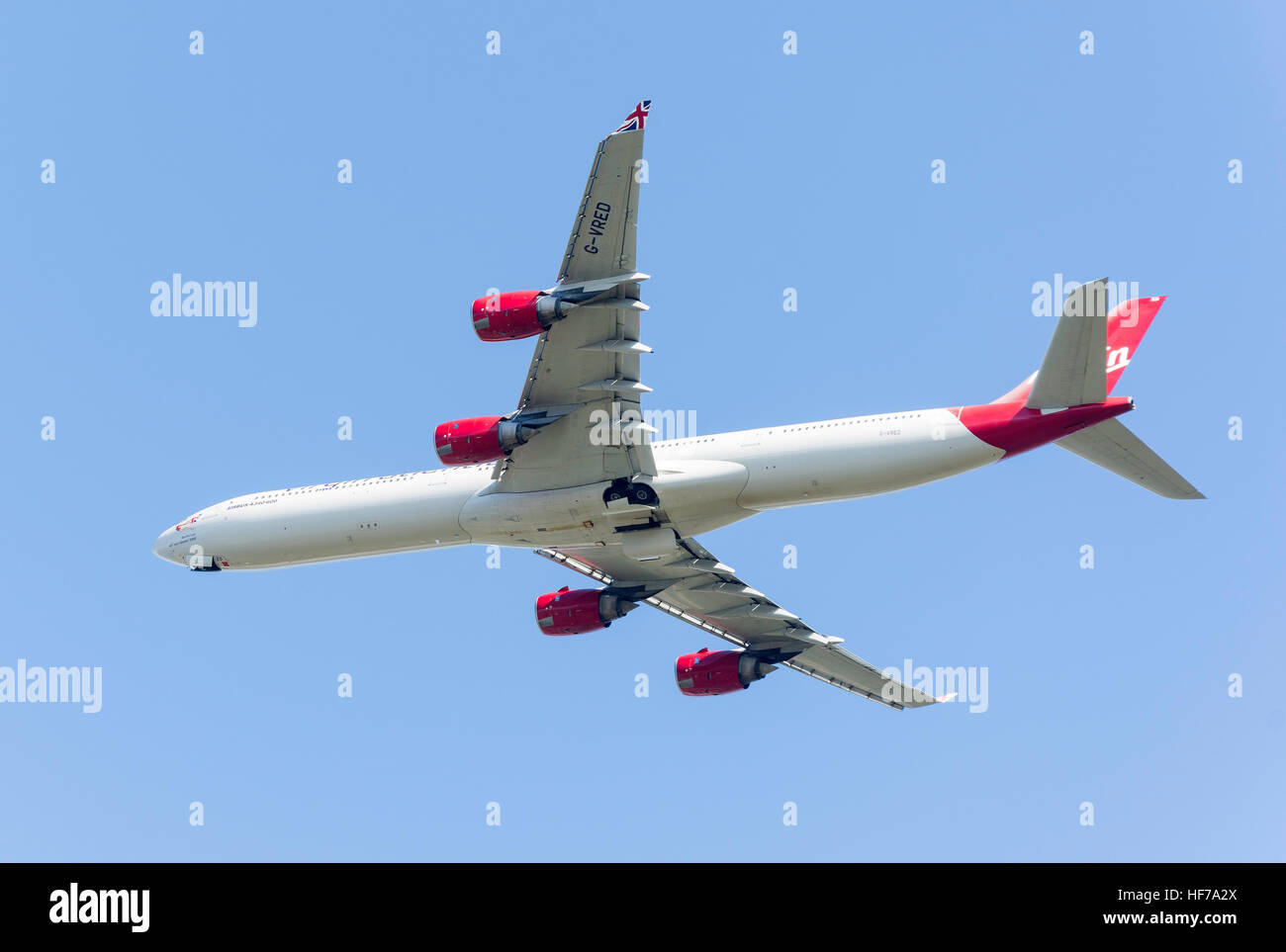 Airbus A340-642 Virgin Atlantic décollant de l'aéroport de Heathrow, Londres, Angleterre, Royaume-Uni Banque D'Images