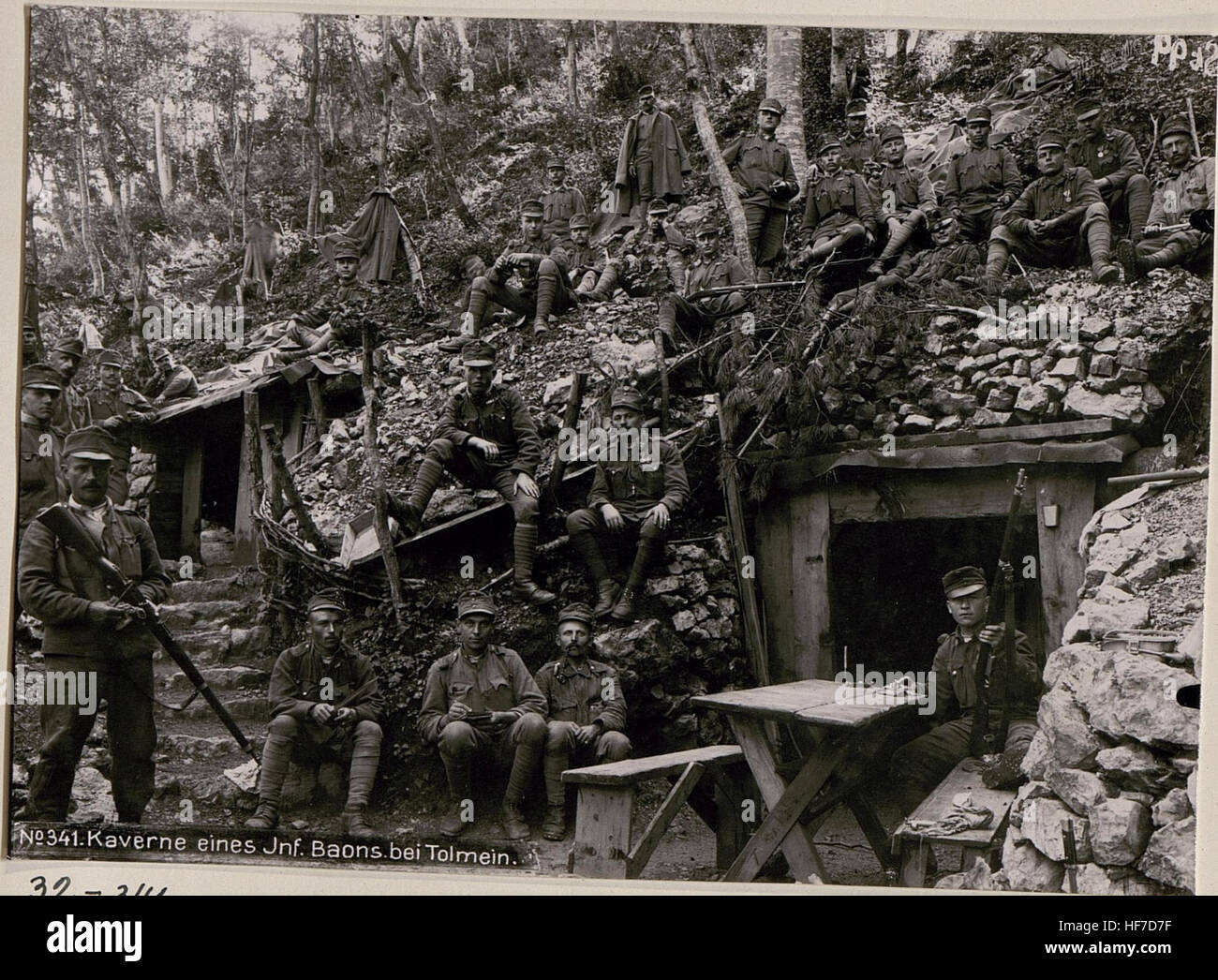 Grotte d'un bataillon d'infanterie près de Tolmein, première Guerre mondiale, collections Europeana 1914-1918 Banque D'Images