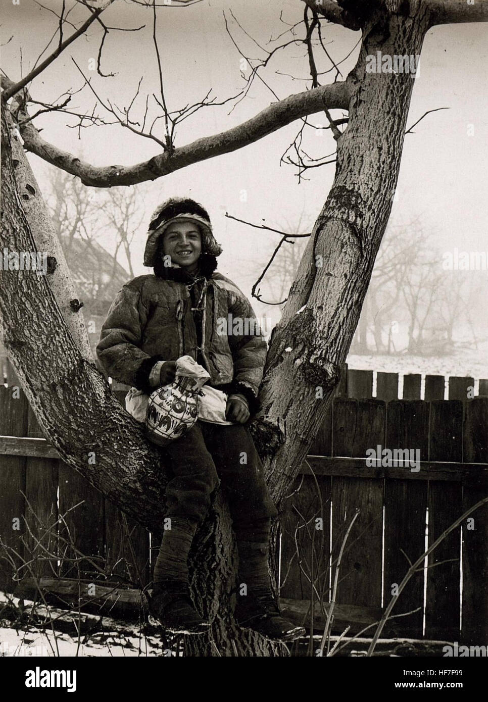 Cette photographie représente un paysan ruthène du début du XXe siècle, capturé pendant la première Guerre mondiale. L'image fait partie des collections Europeana, mettant en valeur l'aspect humain de la guerre à travers les individus de tous les jours touchés par le conflit. Banque D'Images