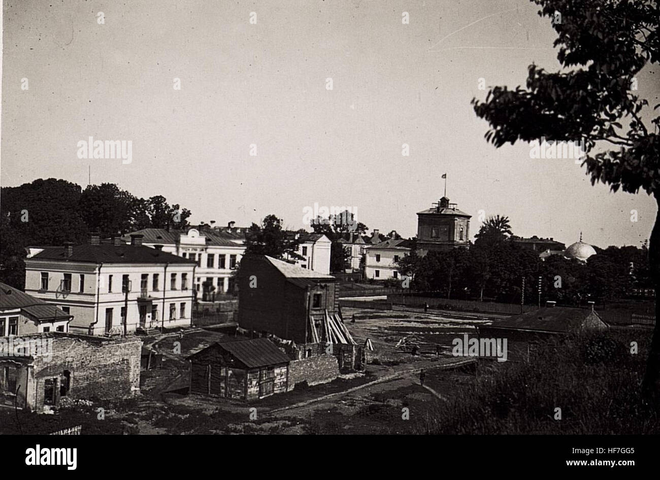 Cette image historique représente un bâtiment militaire à Vladimir Volynsky, utilisé pendant la première Guerre mondiale par la division quartier-maître pour des tâches administratives, mettant en évidence l'infrastructure militaire pendant la guerre. Banque D'Images