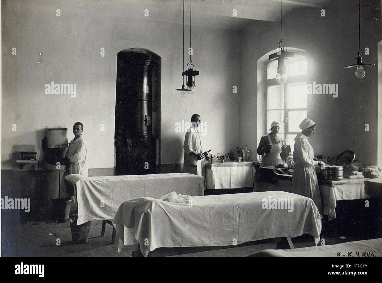 Une image de la première Guerre mondiale d'une salle d'opérations militaires, montrant un objet étiqueté 'Operationszimmer, Objekt 18,' faisant partie des collections Europeana. L'image reflète le rôle du personnel militaire dans les opérations de guerre et la cartographie pendant le conflit. Banque D'Images