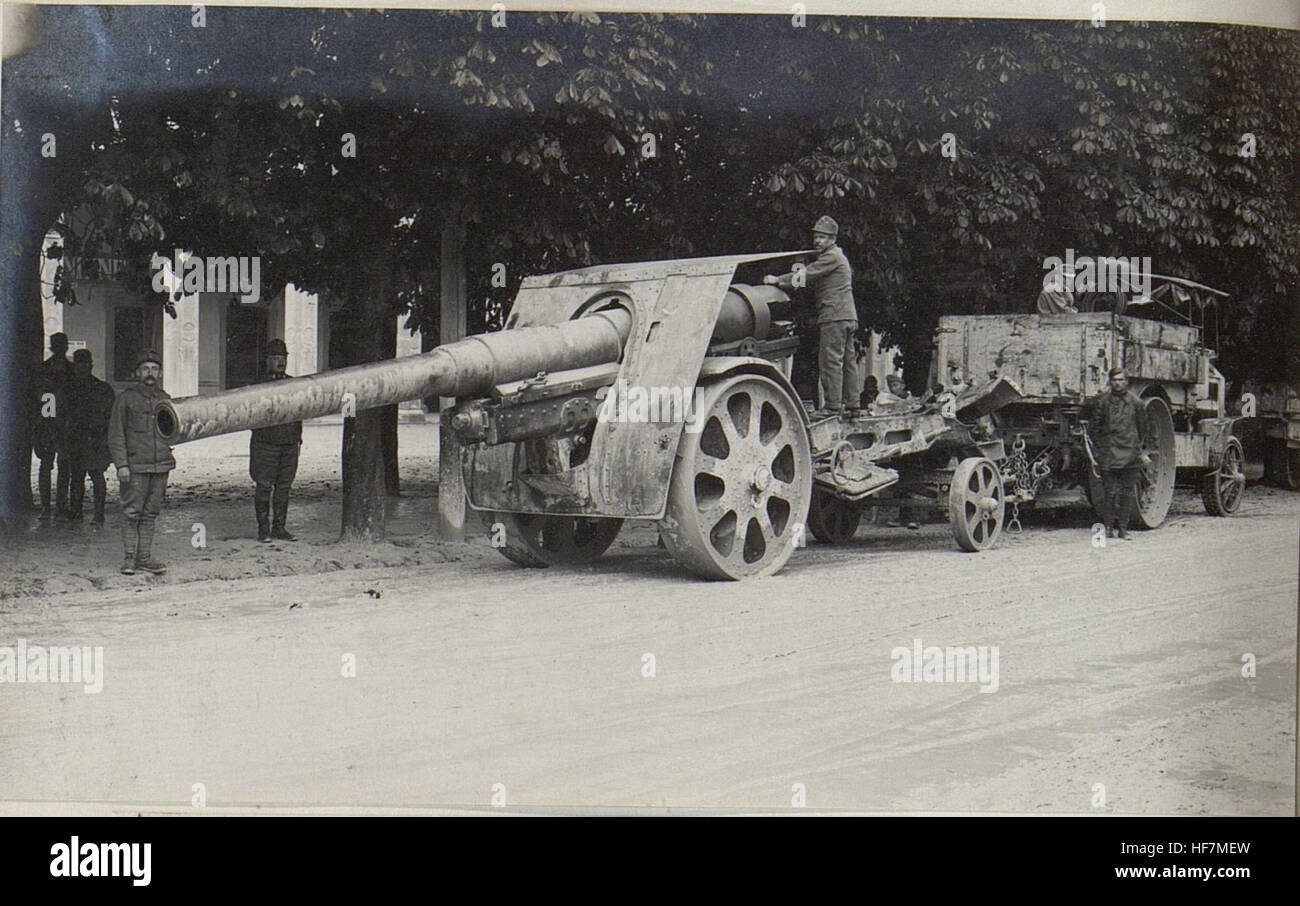 'Vittorio, 15cm weittragende Motor-Haubitze' fait référence à une pièce d'artillerie de la première Guerre mondiale, un obusier motorisé de 15cm utilisé pendant le conflit. La pièce faisait partie de l'inventaire de l'artillerie militaire pendant la guerre. Banque D'Images