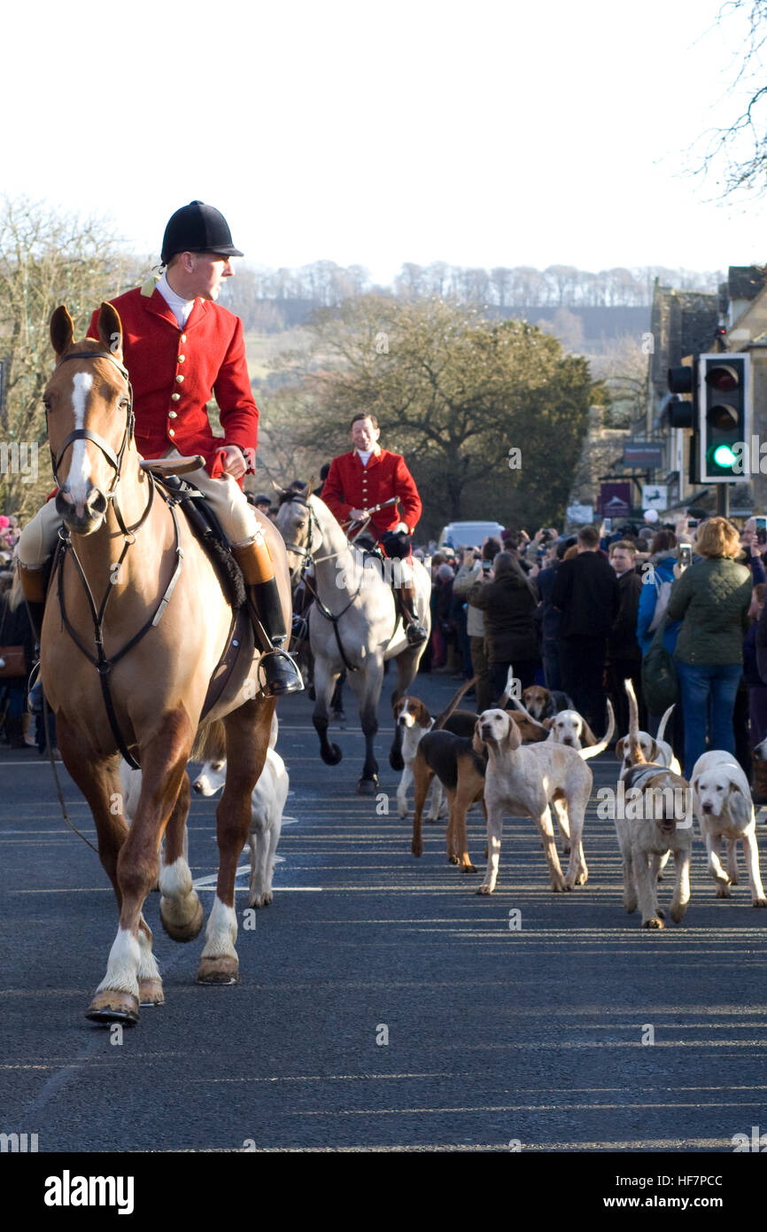 Chasseurs et chiens de chasse aux Cotswolds nord boxing day Banque D'Images