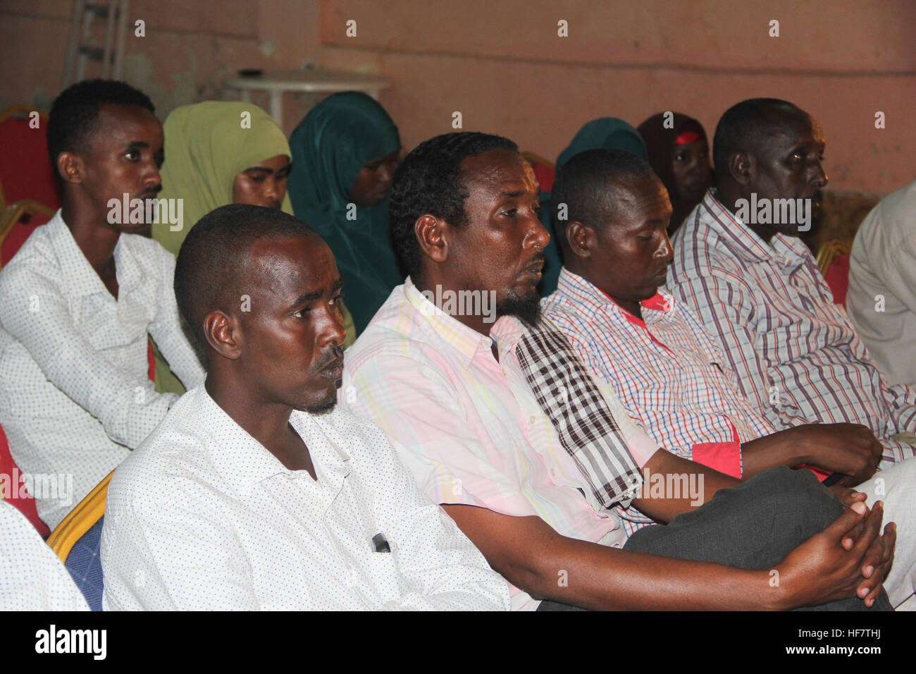 Le 5 septembre 2016, un événement de police communautaire sur la lutte contre l'extrémisme violent a eu lieu à Kismayo, en Somalie. L'événement a réuni des dirigeants locaux, des responsables de l'application des lois et du personnel de l'AMISOM pour discuter des stratégies de lutte contre l'extrémisme et de promotion de la paix dans la région. Banque D'Images