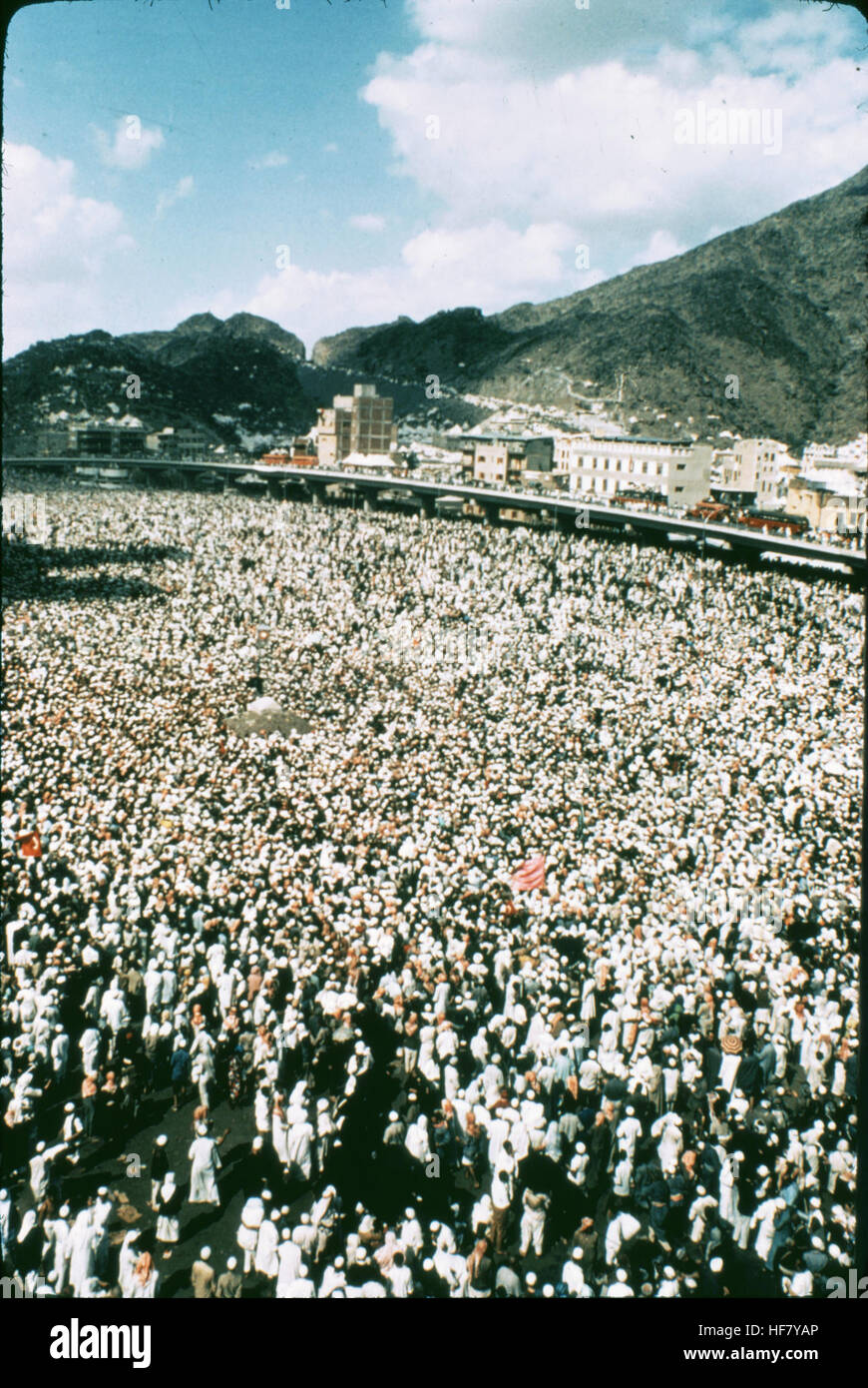 Cette image montre des musulmans participant au pèlerinage à la Mecque, en Arabie Saoudite. Le pèlerinage du Hadj est un devoir religieux essentiel pour les musulmans, impliquant chaque année des millions de personnes du monde entier. Banque D'Images