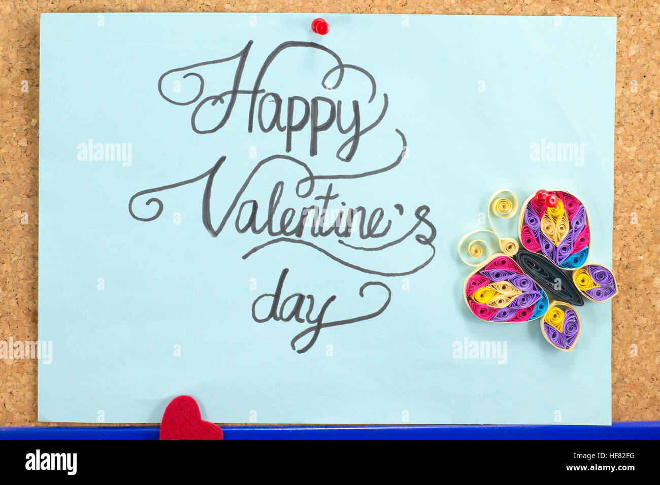 Happy Valentines Day carte papier calligraphie avec papillon Banque D'Images