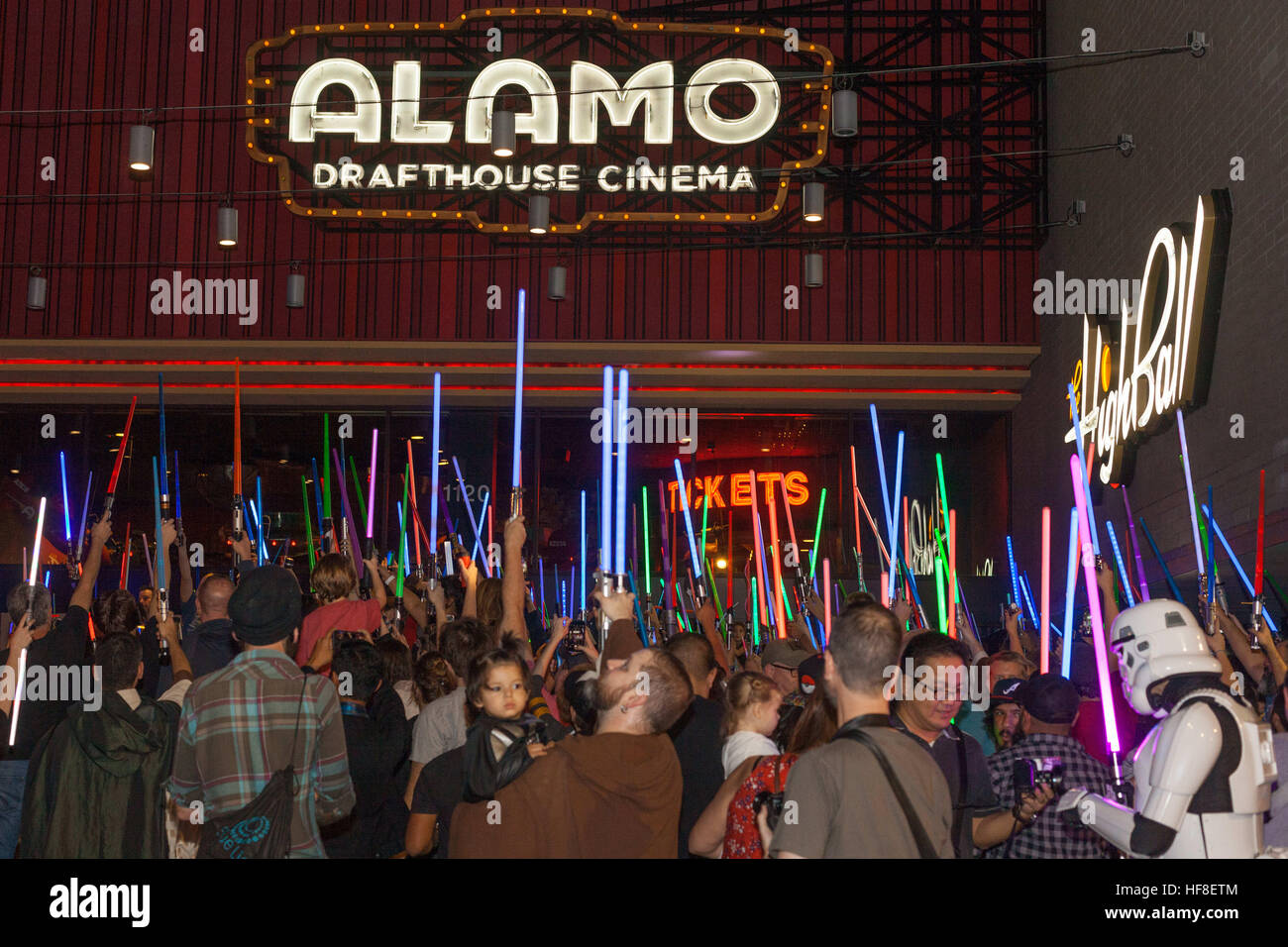 Austin, Texas, États-Unis. 28 Dec, 2016. Des centaines de fans sont venus à l'Alamo Drafthouse à Austin, TX à l'honneur et le deuil de l'actrice Carrie Fisher. © Rustin Gudim/ZUMA/Alamy Fil Live News Banque D'Images