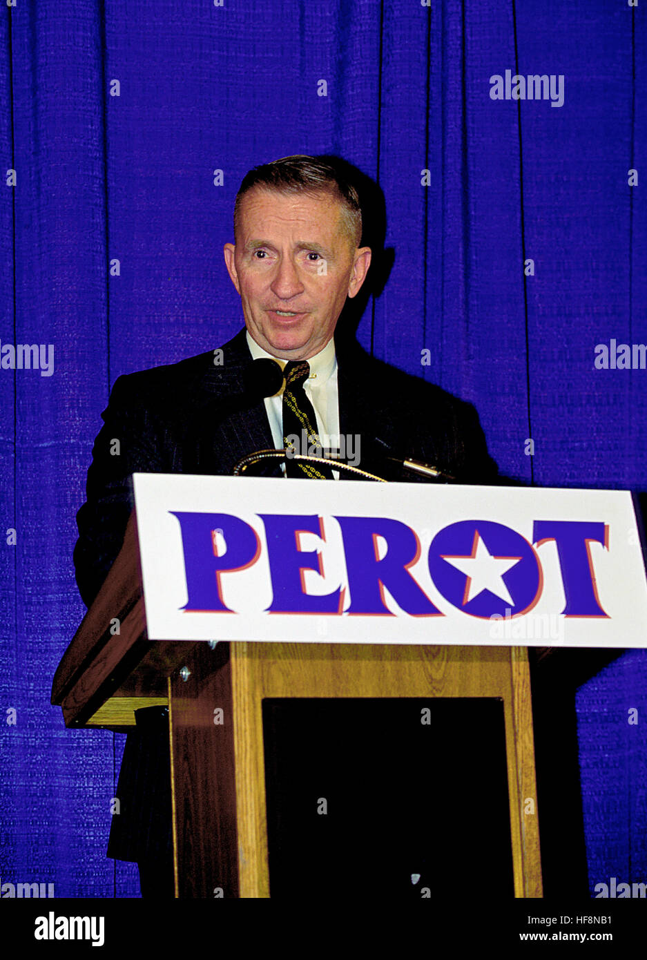 Candidat non déclaré à la présidence des États-Unis Ross Perot tient une conférence de presse à Annapolis (Maryland) le 24 juin 1992. Credit : Arnie Sachs/CNP - AUCUN FIL SERVICE - Photo : Arnie Sachs/consolidé/dpa Banque D'Images