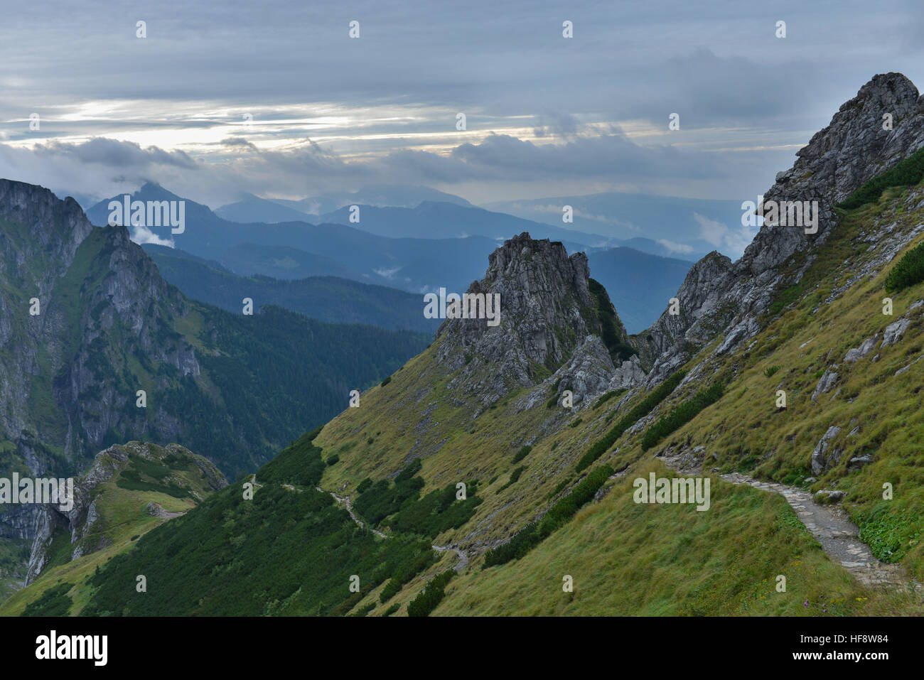 Roter westlicher Wanderweg zum Gipfel Hohe Giewont, Tatra, Polen, plus rouge Sentier de l'ouest du sommet, Giewont les Hautes Tatras, poteaux Banque D'Images
